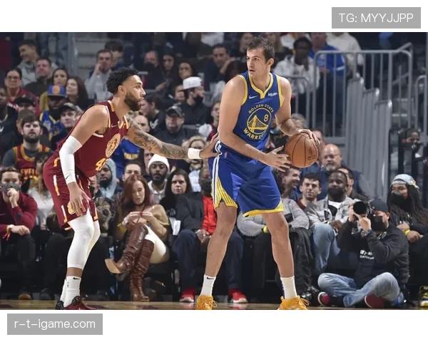 伊塞亚·托马斯无球跑动制造错位，提升挡拆后中距离效率